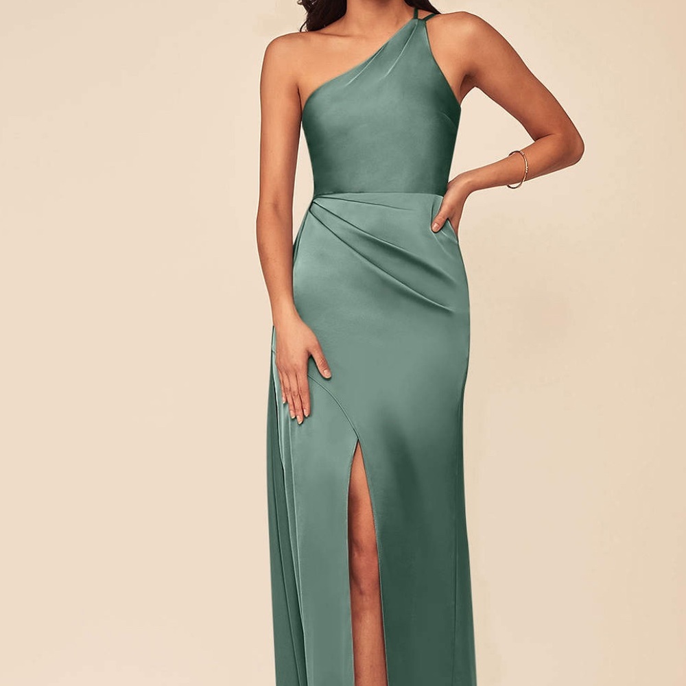 AZAZIE MARON
Eucalyptus Flowy One Shoulder Stretch Satin Dress